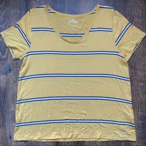 Hollister Tee